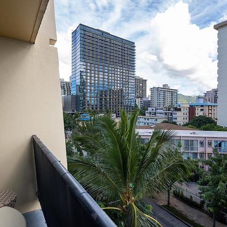 Gorgeous One Bedroom Bamboo Blocks From The Beach Honolulu Exterior foto