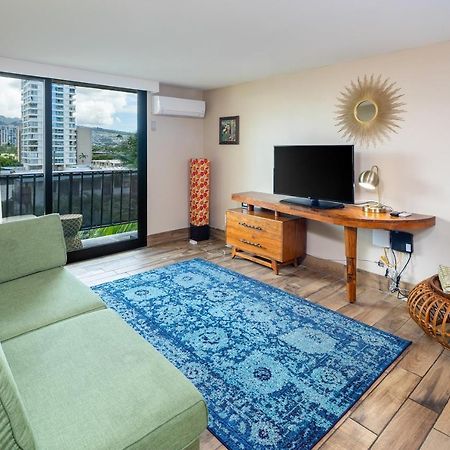 Gorgeous One Bedroom Bamboo Blocks From The Beach Honolulu Exterior foto