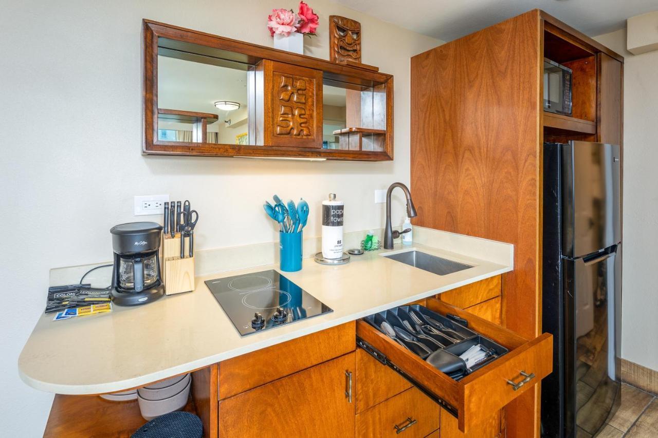 Gorgeous One Bedroom Bamboo Blocks From The Beach Honolulu Exterior foto