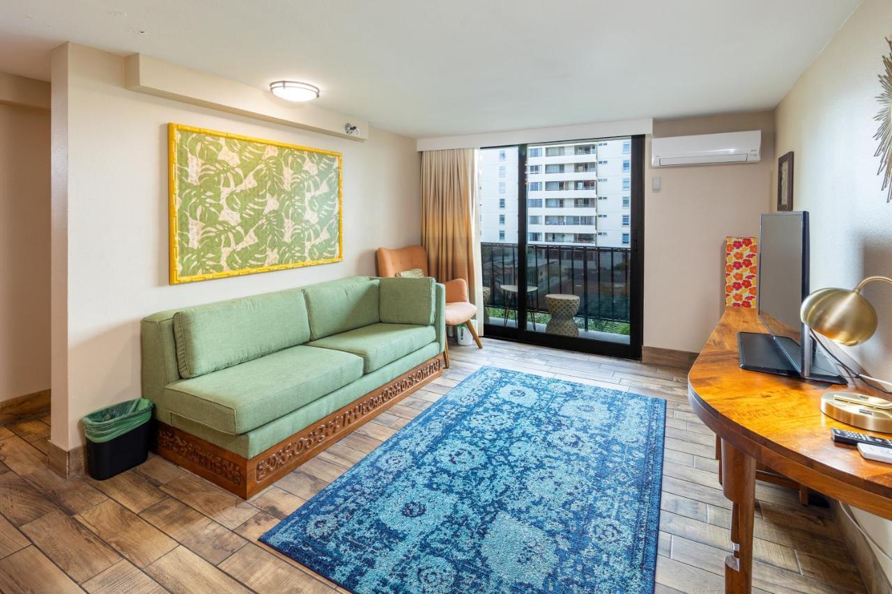 Gorgeous One Bedroom Bamboo Blocks From The Beach Honolulu Exterior foto