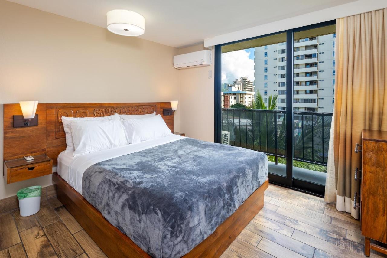 Gorgeous One Bedroom Bamboo Blocks From The Beach Honolulu Exterior foto