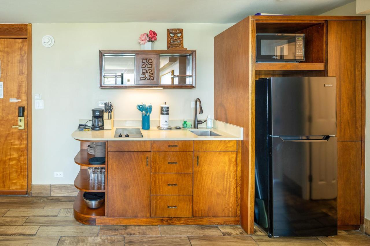 Gorgeous One Bedroom Bamboo Blocks From The Beach Honolulu Exterior foto