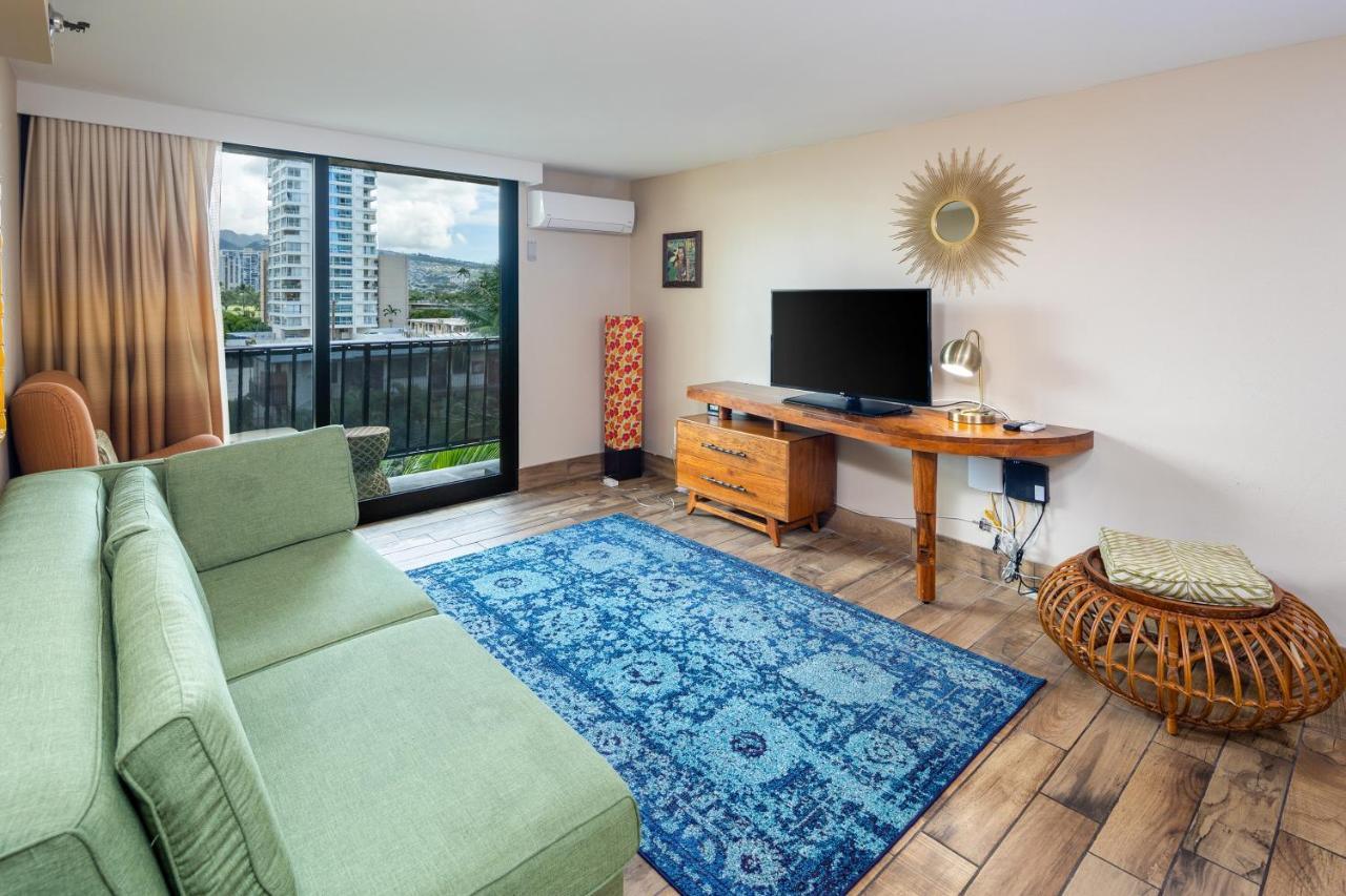 Gorgeous One Bedroom Bamboo Blocks From The Beach Honolulu Exterior foto
