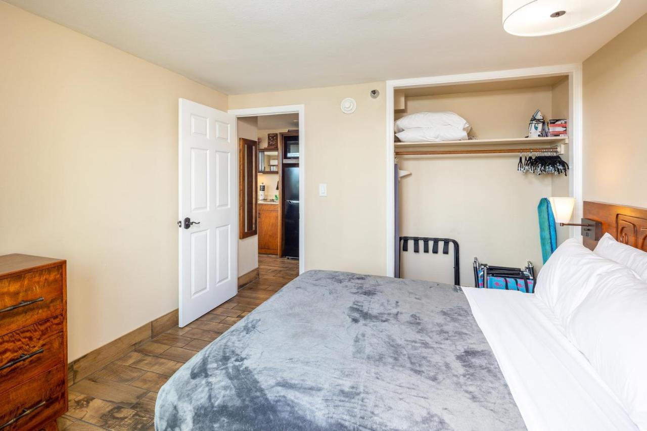 Gorgeous One Bedroom Bamboo Blocks From The Beach Honolulu Exterior foto