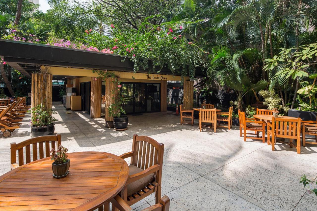 Gorgeous One Bedroom Bamboo Blocks From The Beach Honolulu Exterior foto