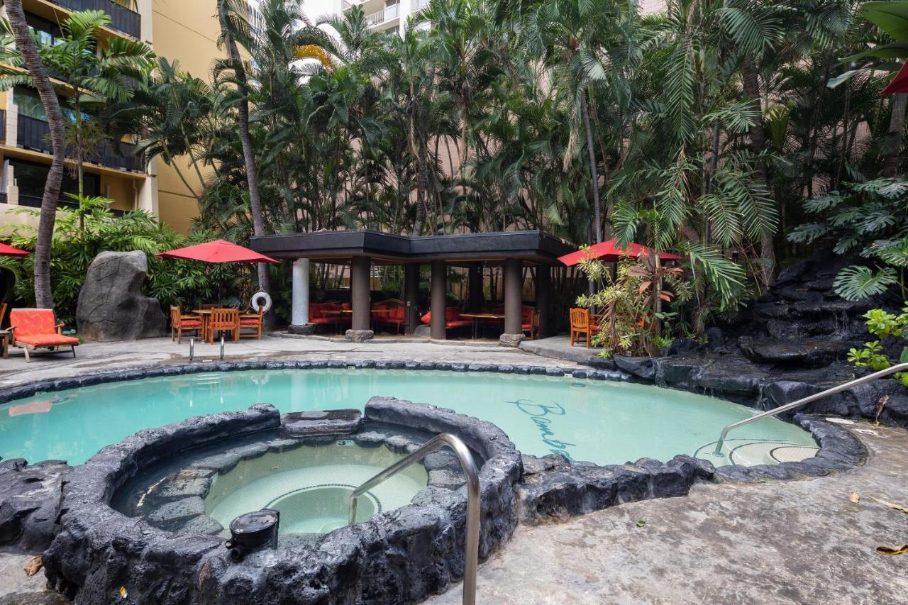 Gorgeous One Bedroom Bamboo Blocks From The Beach Honolulu Exterior foto