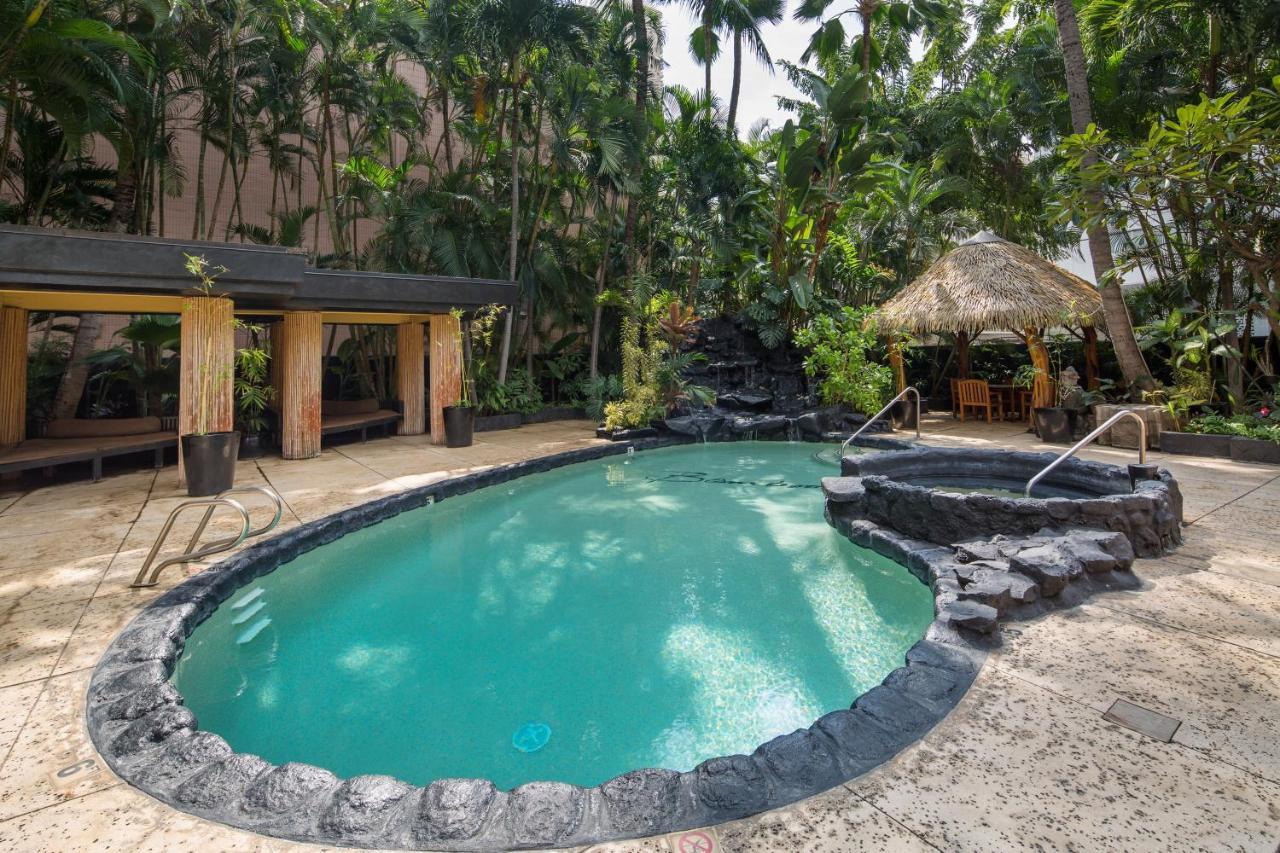 Gorgeous One Bedroom Bamboo Blocks From The Beach Honolulu Exterior foto