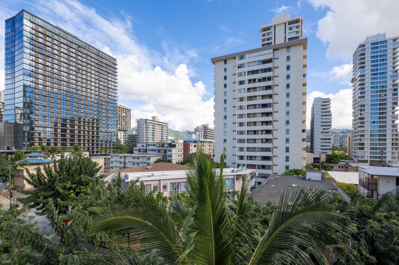 Gorgeous One Bedroom Bamboo Blocks From The Beach Honolulu Exterior foto