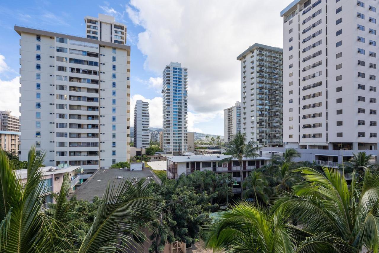Gorgeous One Bedroom Bamboo Blocks From The Beach Honolulu Exterior foto